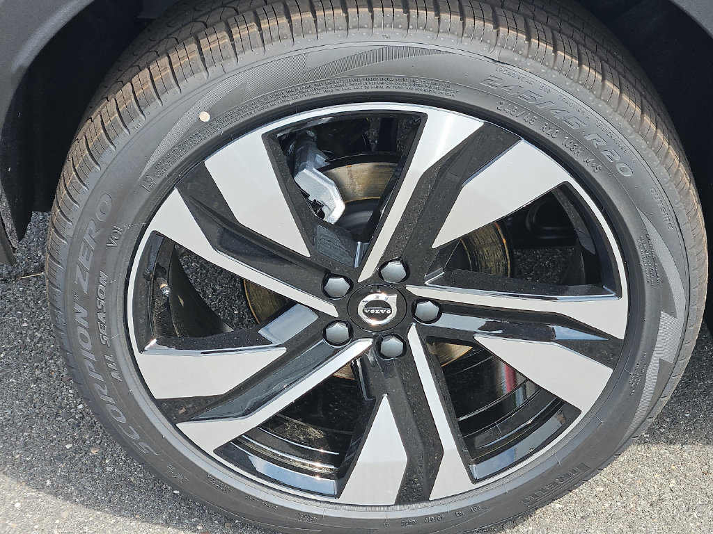 New 2026 Volvo XC40 B5 Plus w/ Climate Package AWD/4WD image 7