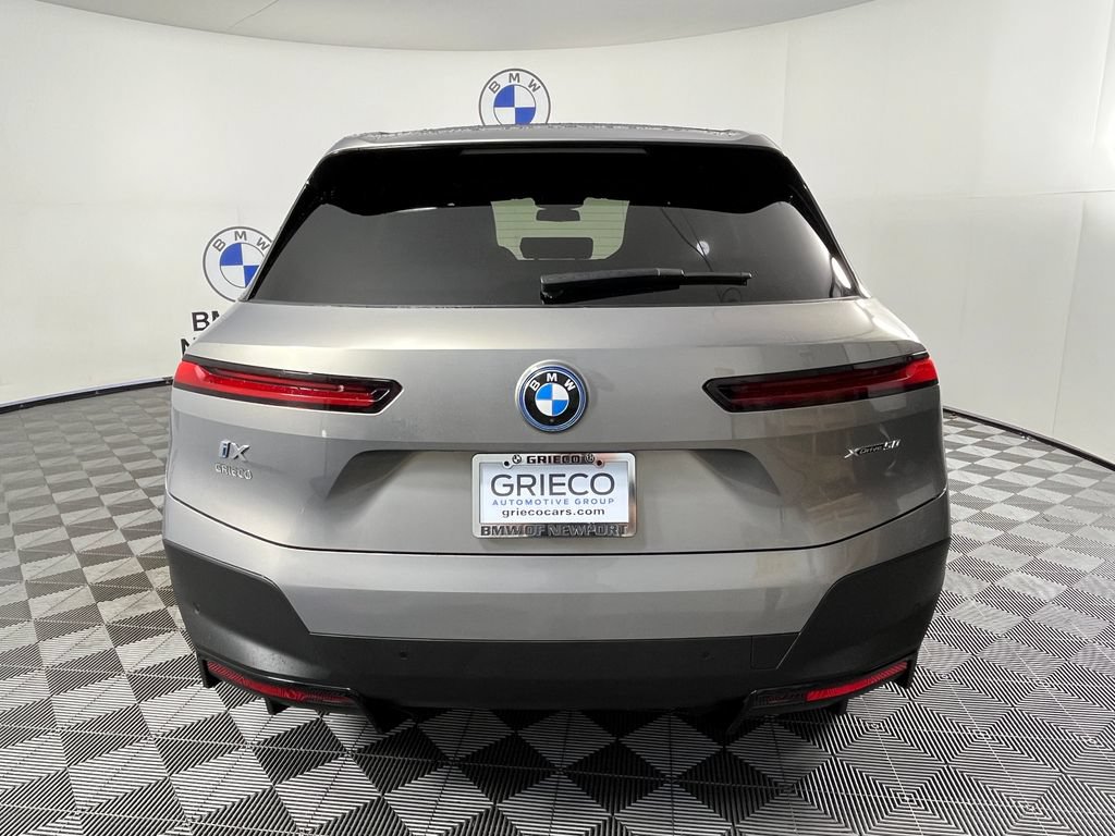 Used 2024 BMW iX xDrive50 AWD/4WD image 12