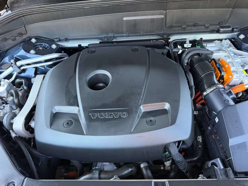 Certified 2025 Volvo XC90 T8 Plus AWD/4WD image 29
