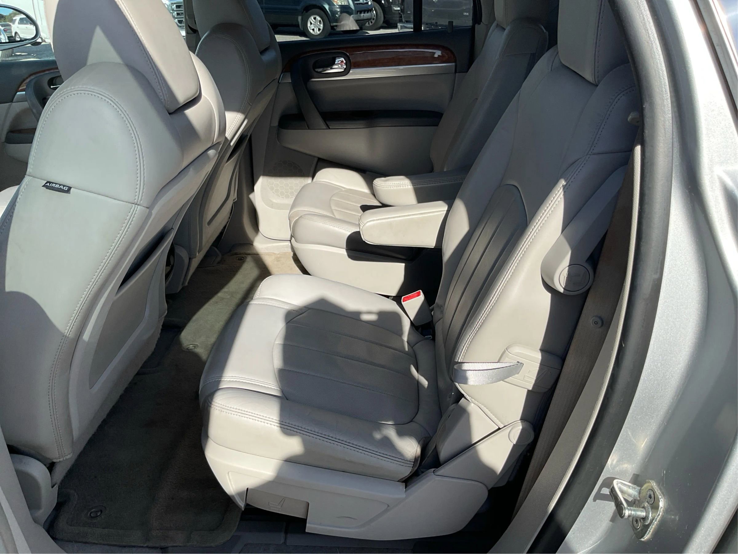 Used 2011 Buick Enclave CXL image 10