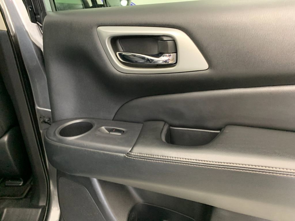Used 2020 Nissan Pathfinder SV FWD image 36