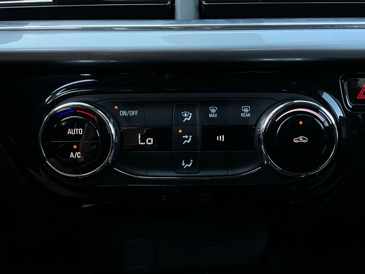 Used 2025 Chevrolet Trax LT image 25