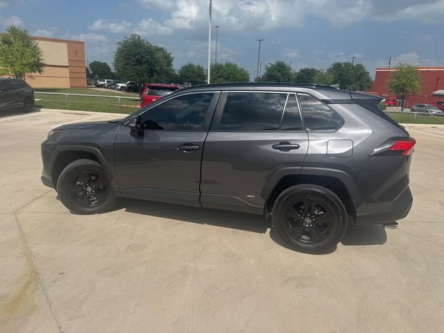 Used 2022 Toyota RAV4 XLE image 5