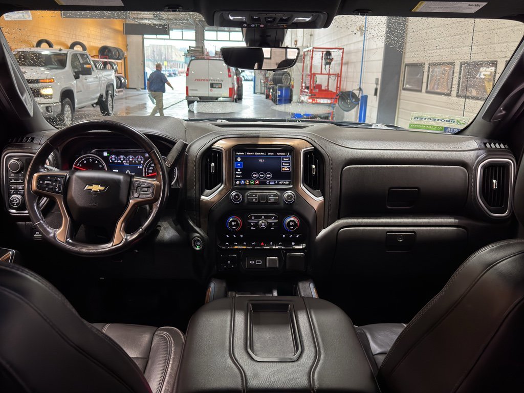 Used 2019 Chevrolet Silverado 1500 High Country w/ Technology Package AWD/4WD image 15