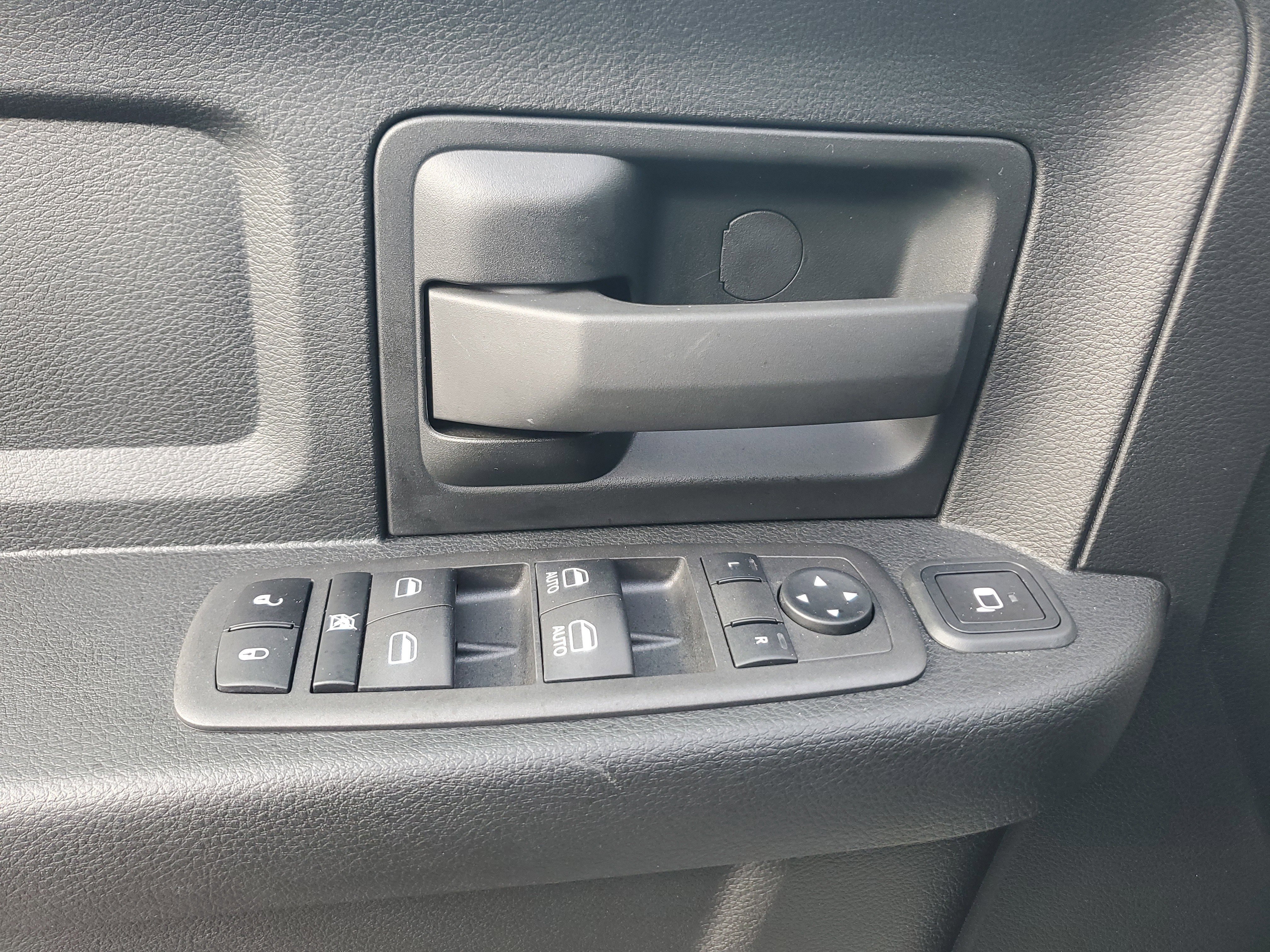 Used 2024 RAM 3500 Tradesman w/ Chrome Appearance Group image 26