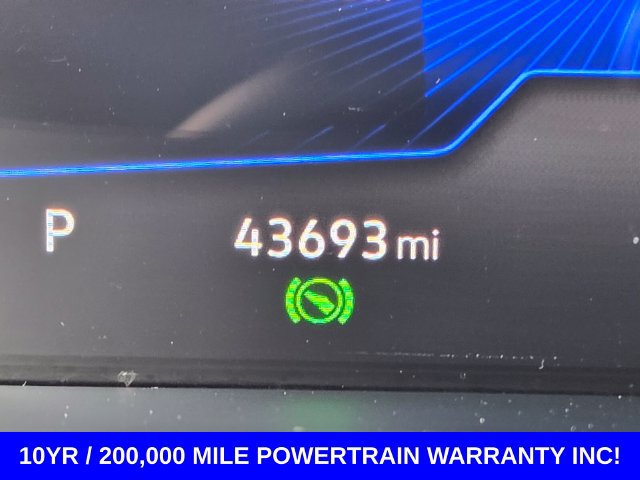Used 2023 Volkswagen Taos SE w/ Panoramic Sunroof Package FWD image 24