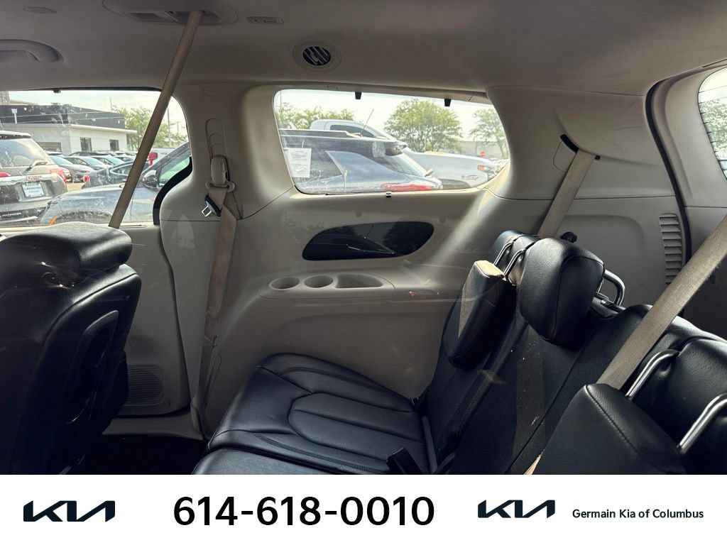 Used 2018 Chrysler Pacifica Touring-L FWD image 10