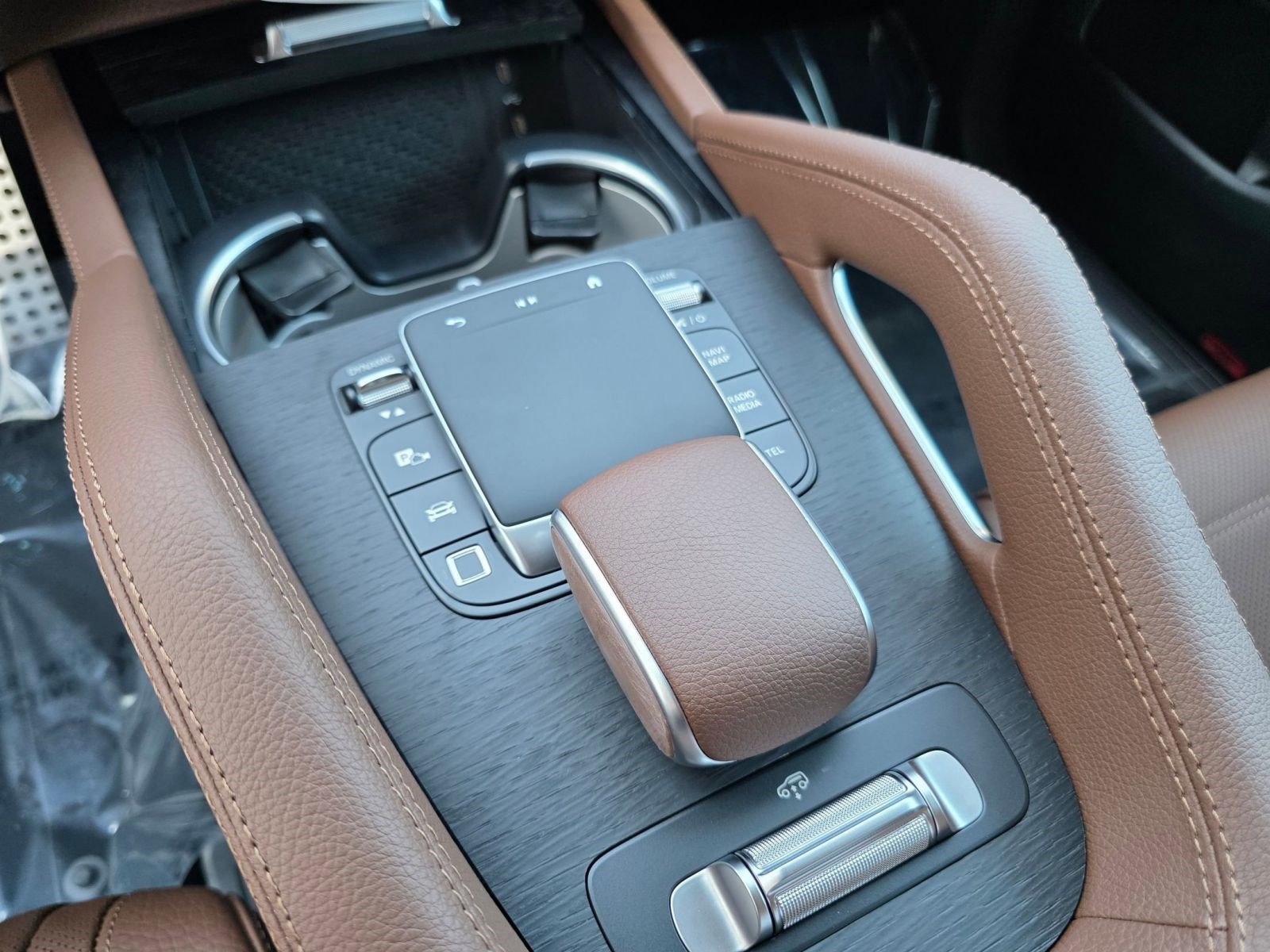 New 2026 Mercedes-Benz GLS 580 4MATIC image 16