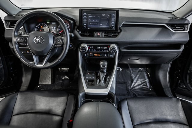 Used 2020 Toyota RAV4 XLE Premium image 17