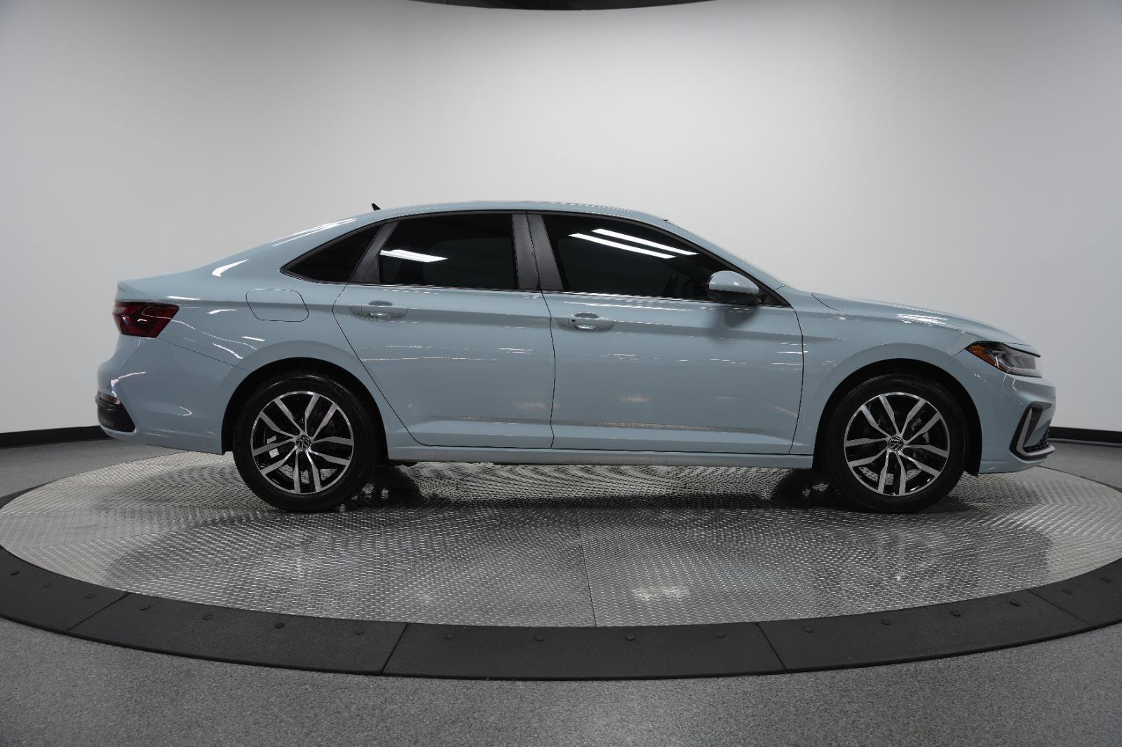 Used 2025 Volkswagen Jetta SE image 9