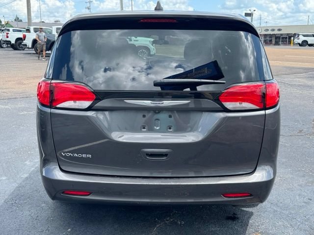 Used 2021 Chrysler Voyager LX FWD image 4