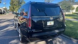 Used 2015 Cadillac Escalade Luxury image 3