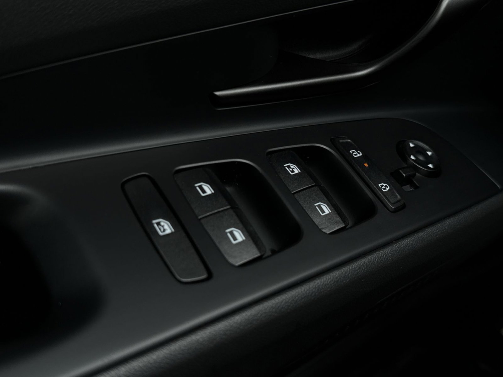 Used 2025 Hyundai Elantra SEL w/ Cargo Package image 14