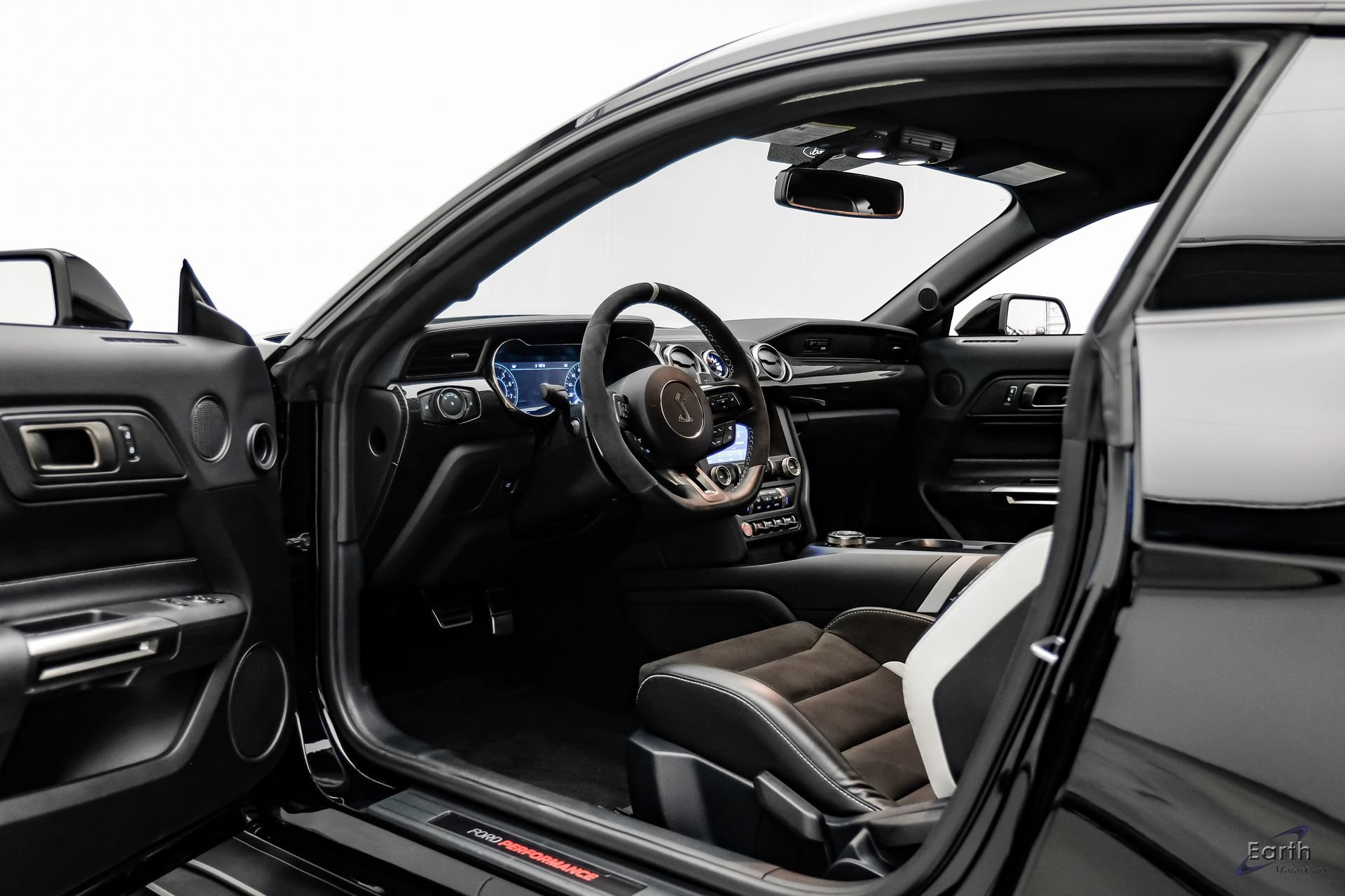 Used 2021 Ford Mustang Shelby GT500 w/ Carbon Fiber Track Pack RWD image 45