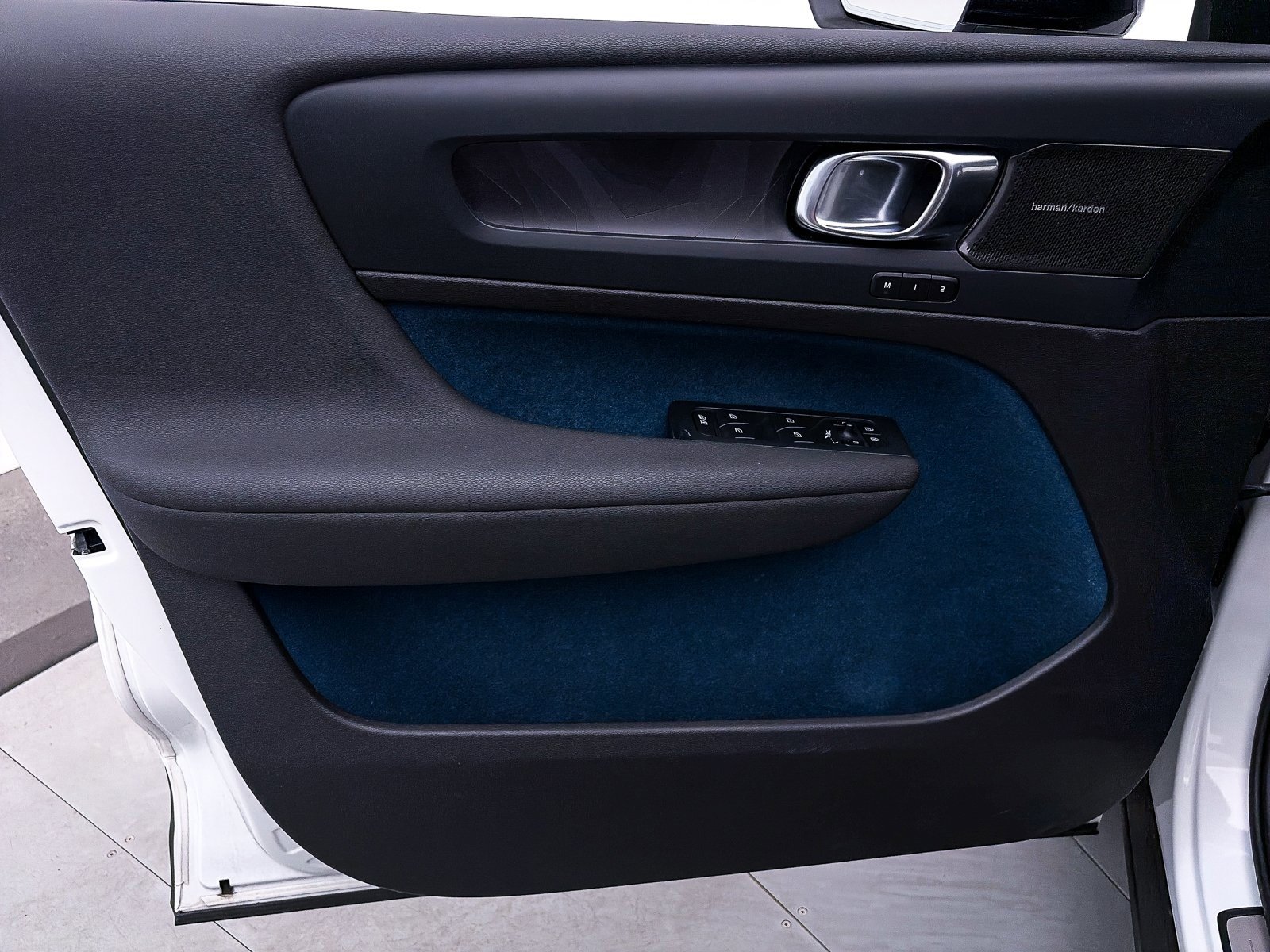 Used 2023 Volvo C40 P8 Recharge Ultimate image 16