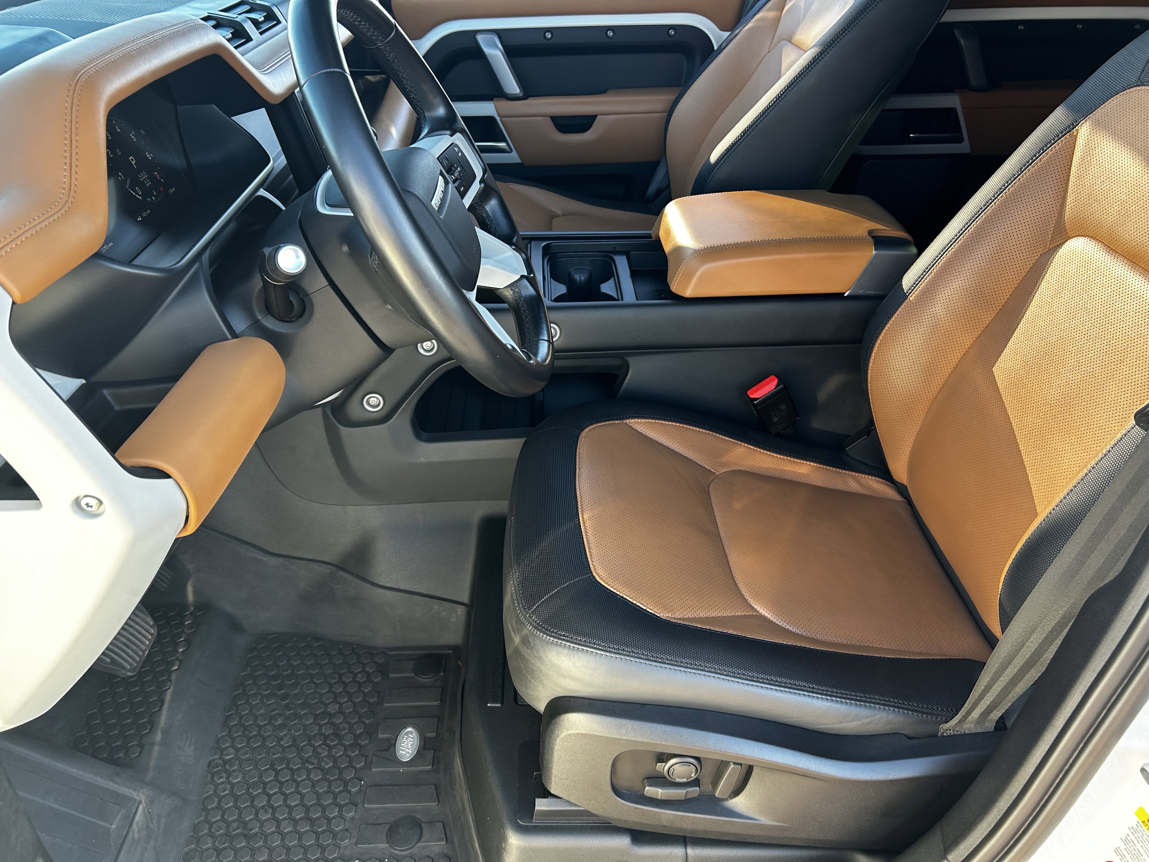 Used 2023 Land Rover Defender 110 X-Dynamic SE image 18