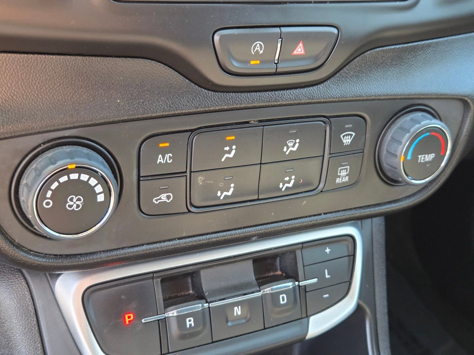 Used 2024 GMC Terrain SLE image 22