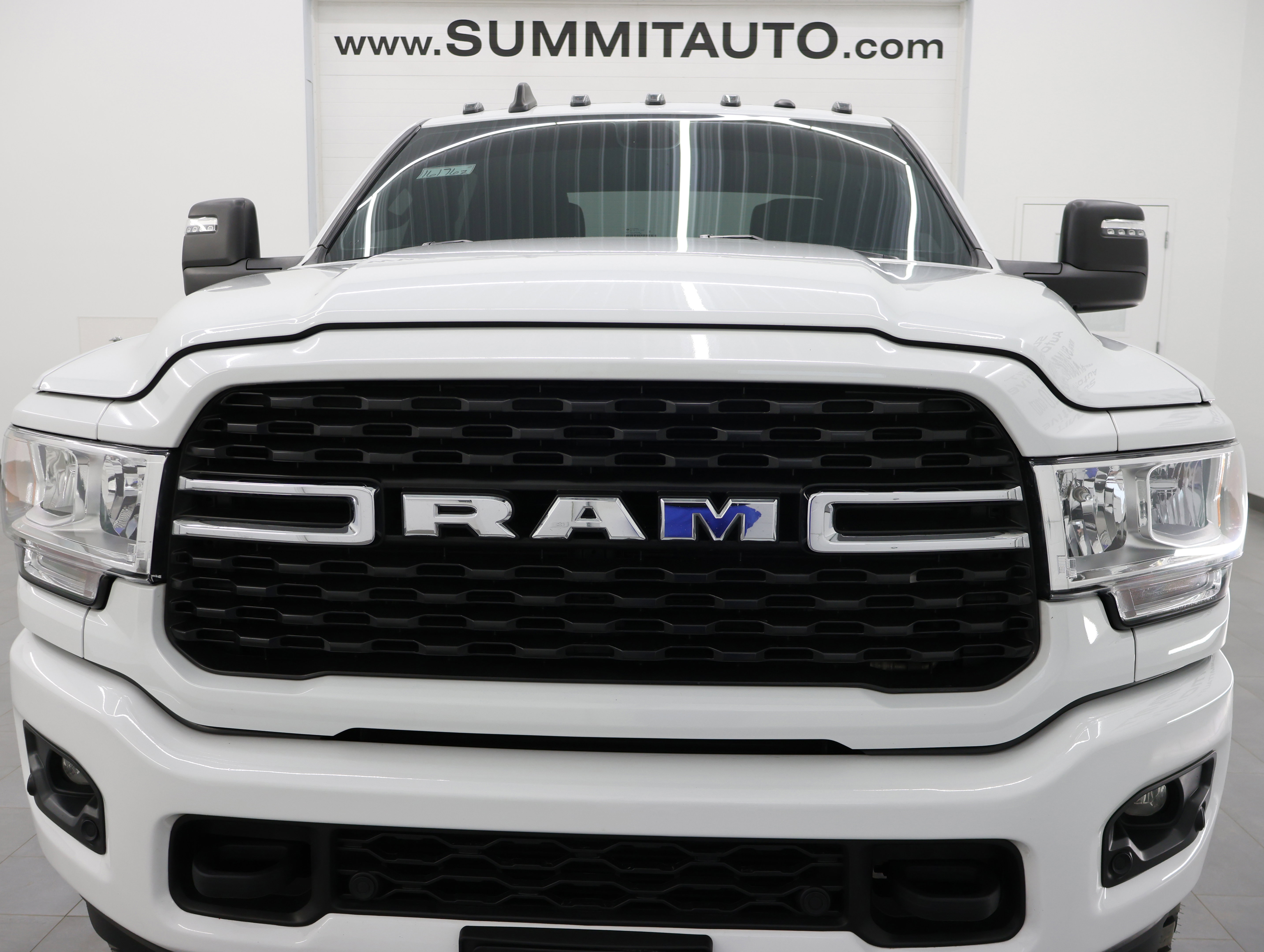 Used 2024 RAM 3500 Big Horn w/ Sport Appearance Package image 21