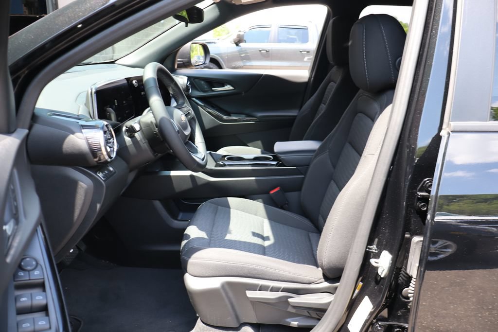Used 2025 Chevrolet Equinox LT FWD image 9