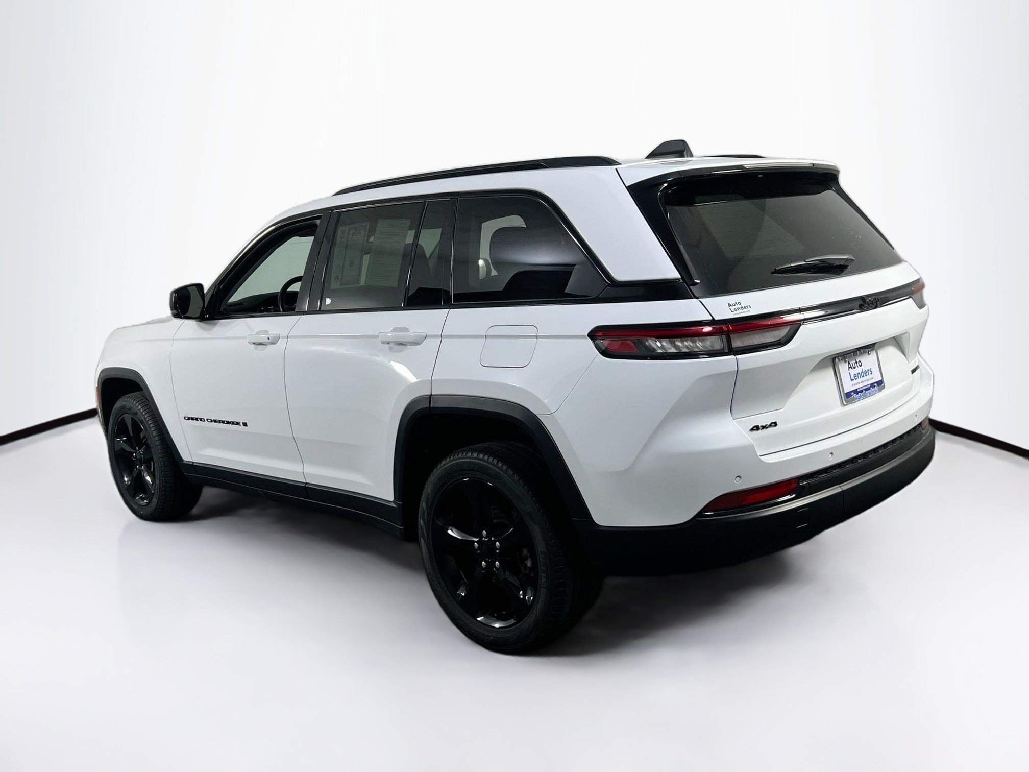 Used 2023 Jeep Grand Cherokee Limited w/ Black Appearance Package AWD/4WD image 7
