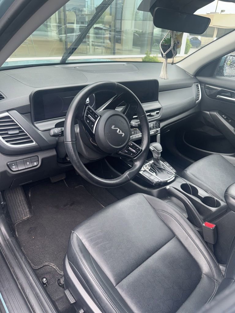 Used 2024 Kia Seltos EX FWD image 7