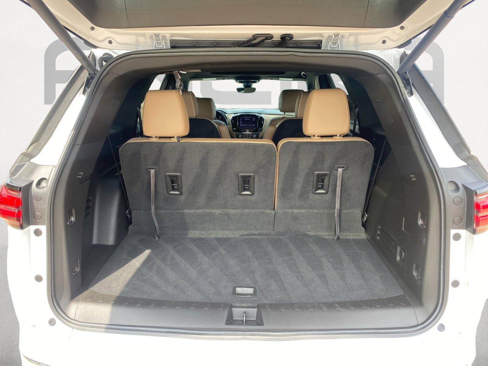 Used 2023 Chevrolet Traverse Premier image 12
