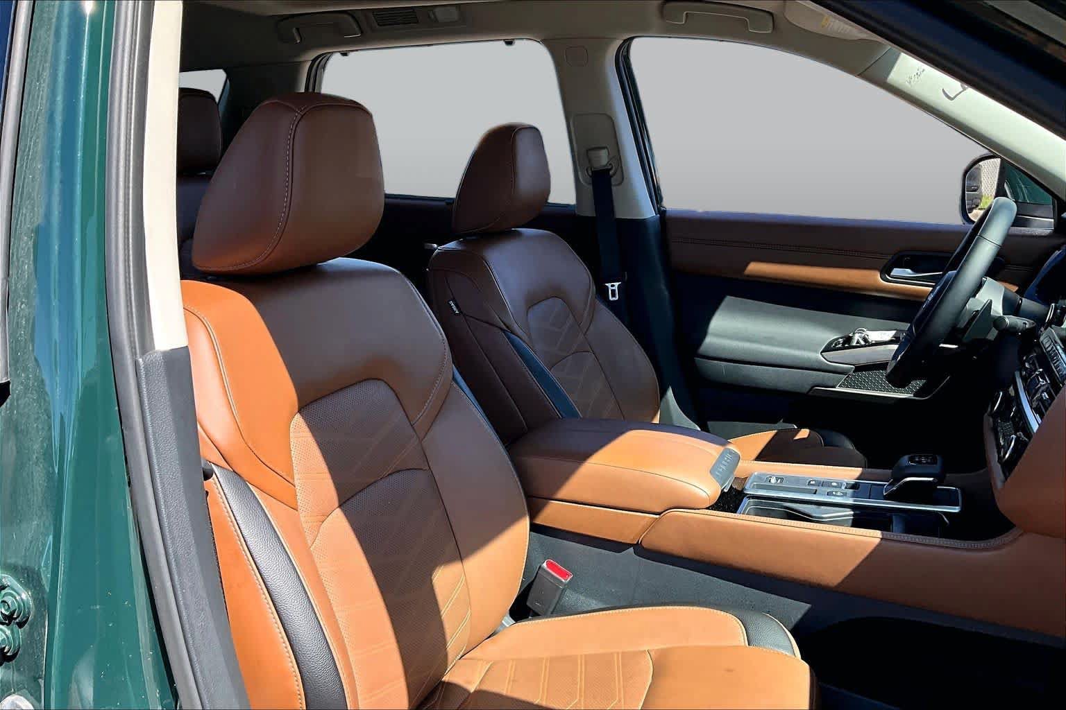 Certified 2025 Nissan Pathfinder Platinum w/ Cargo Package FWD image 9