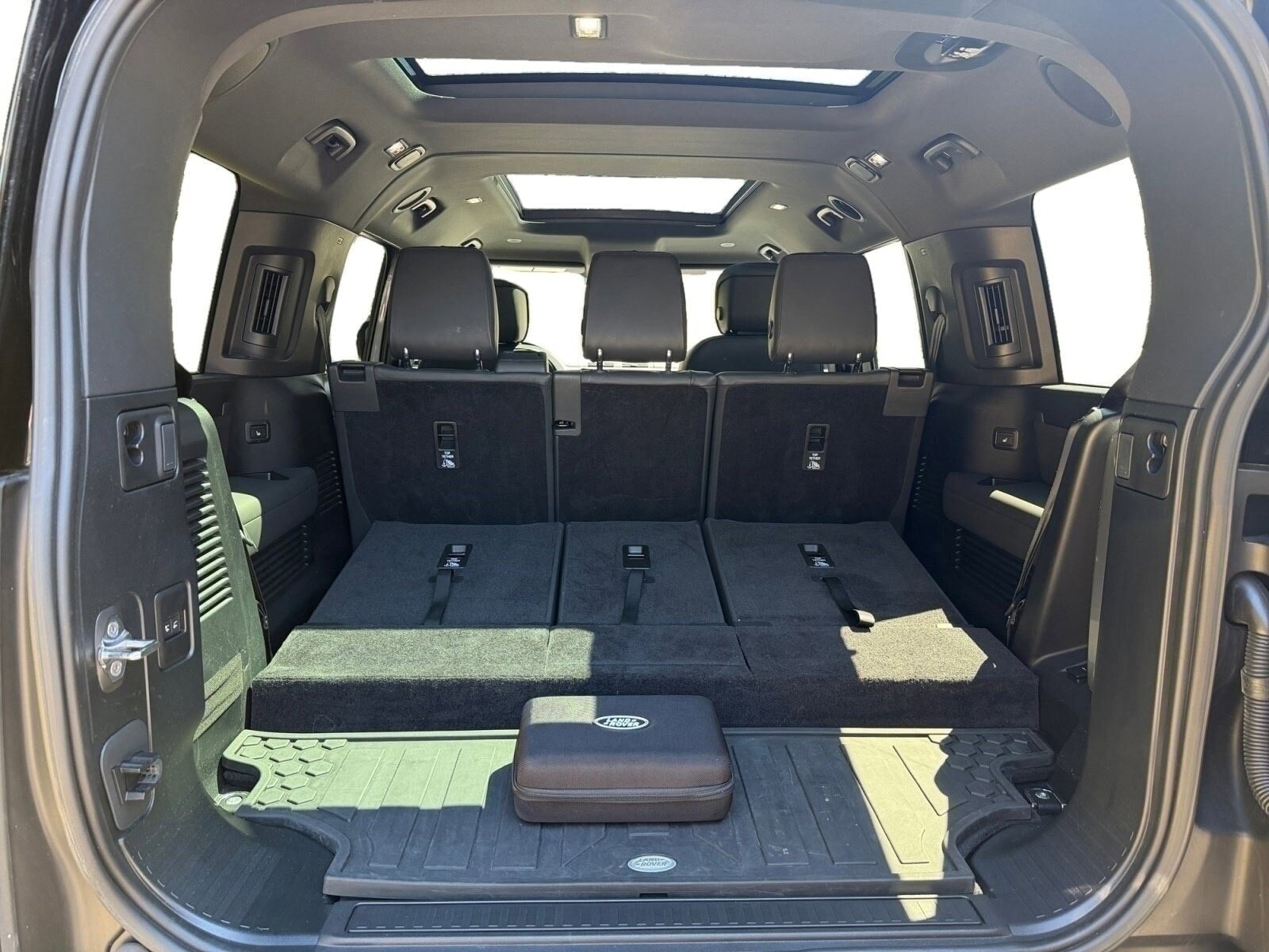 Certified 2023 Land Rover Defender 130 X-Dynamic SE AWD/4WD image 25