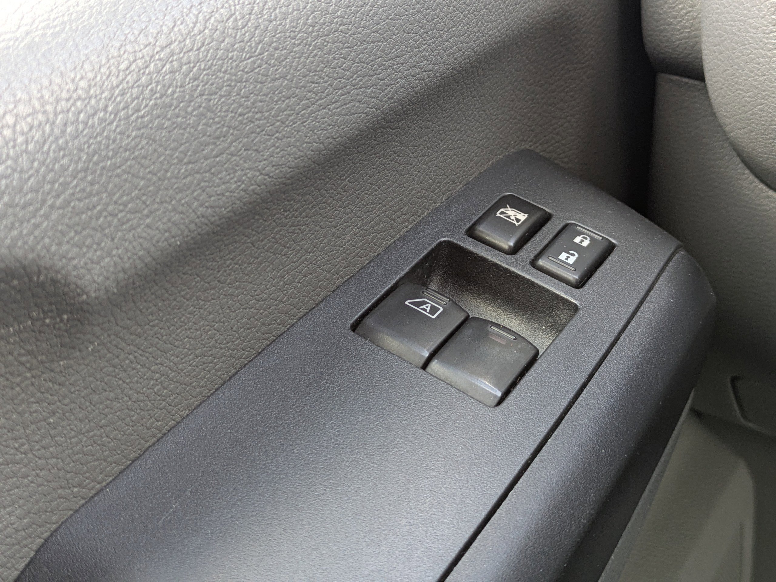 Used 2018 Nissan NV 3500 SL w/ Navigation Package image 25