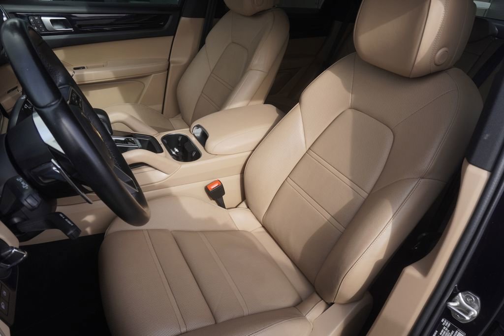 Used 2022 Porsche Cayenne Coupe image 20