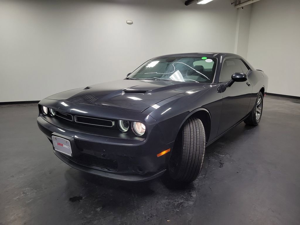 Used 2019 Dodge Challenger SXT image 5