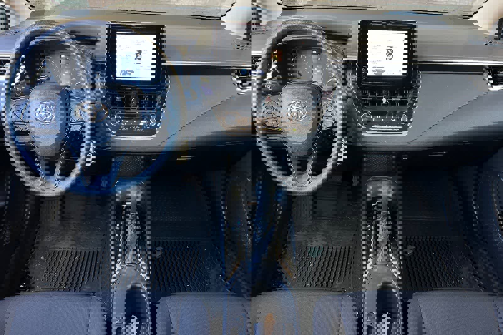 Used 2023 Toyota Corolla LE image 4