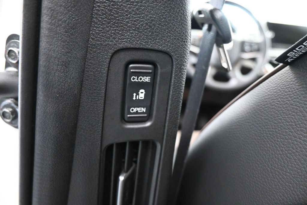 Used 2025 Honda Odyssey Elite image 38