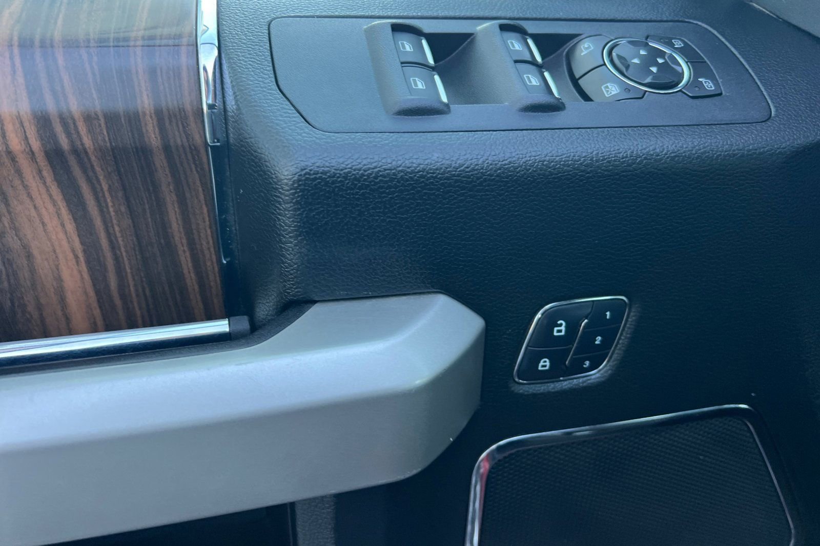 Used 2016 Ford F150 Lariat image 11