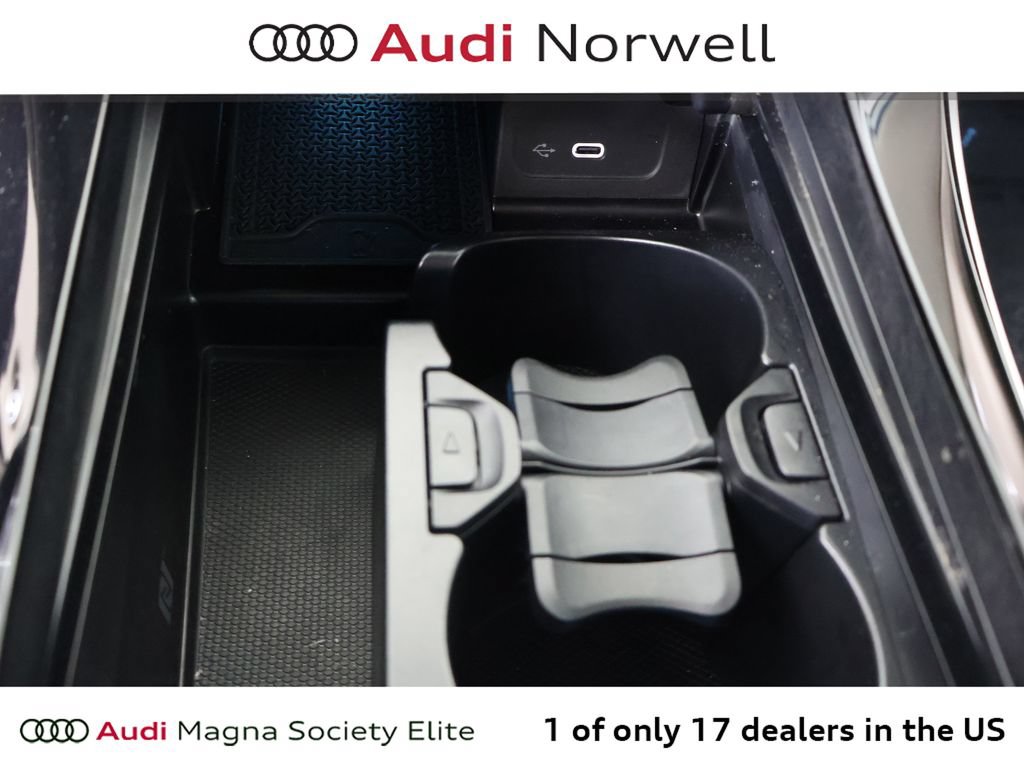 Used 2023 Mercedes-Benz C 300 4MATIC Sedan image 4