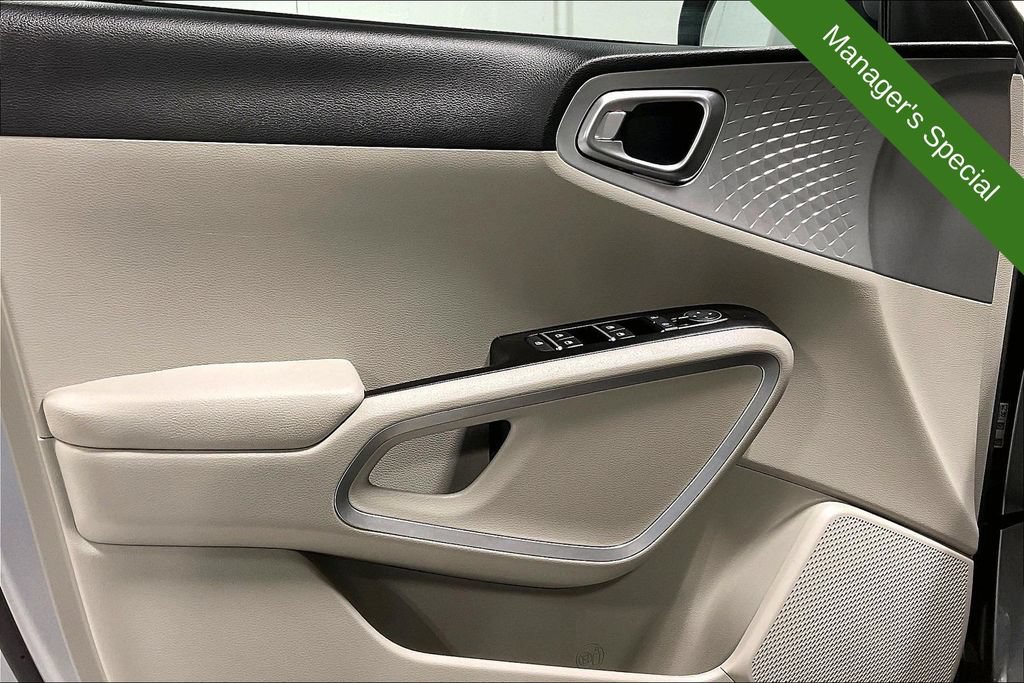 Used 2025 Kia Soul LX w/ LX Technology Package FWD image 21
