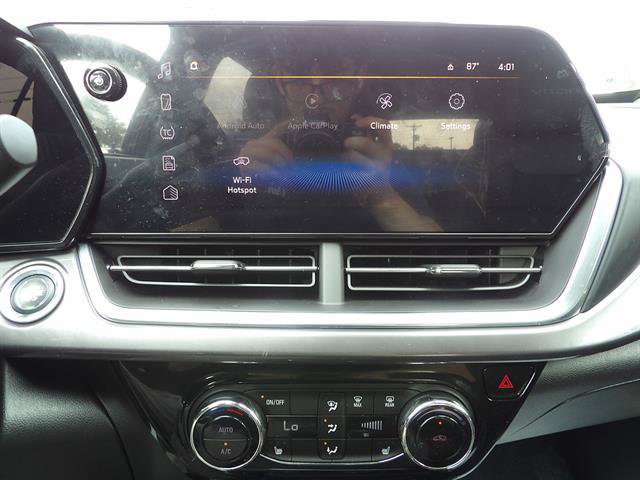 Used 2024 Chevrolet Trax ACTIV w/ Sunroof Package FWD image 22