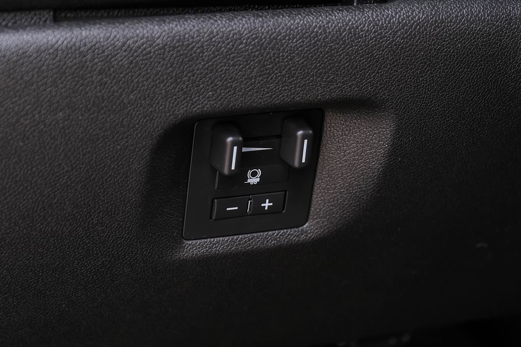 Used 2013 GMC Yukon XL Denali AWD/4WD image 43