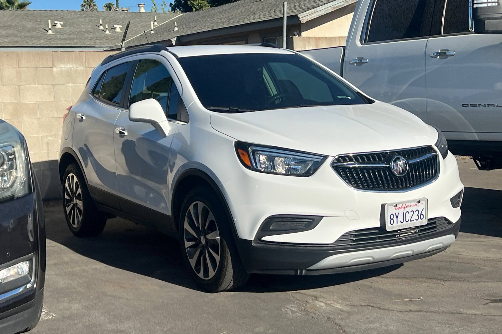 Used 2021 Buick Encore Preferred FWD image 2