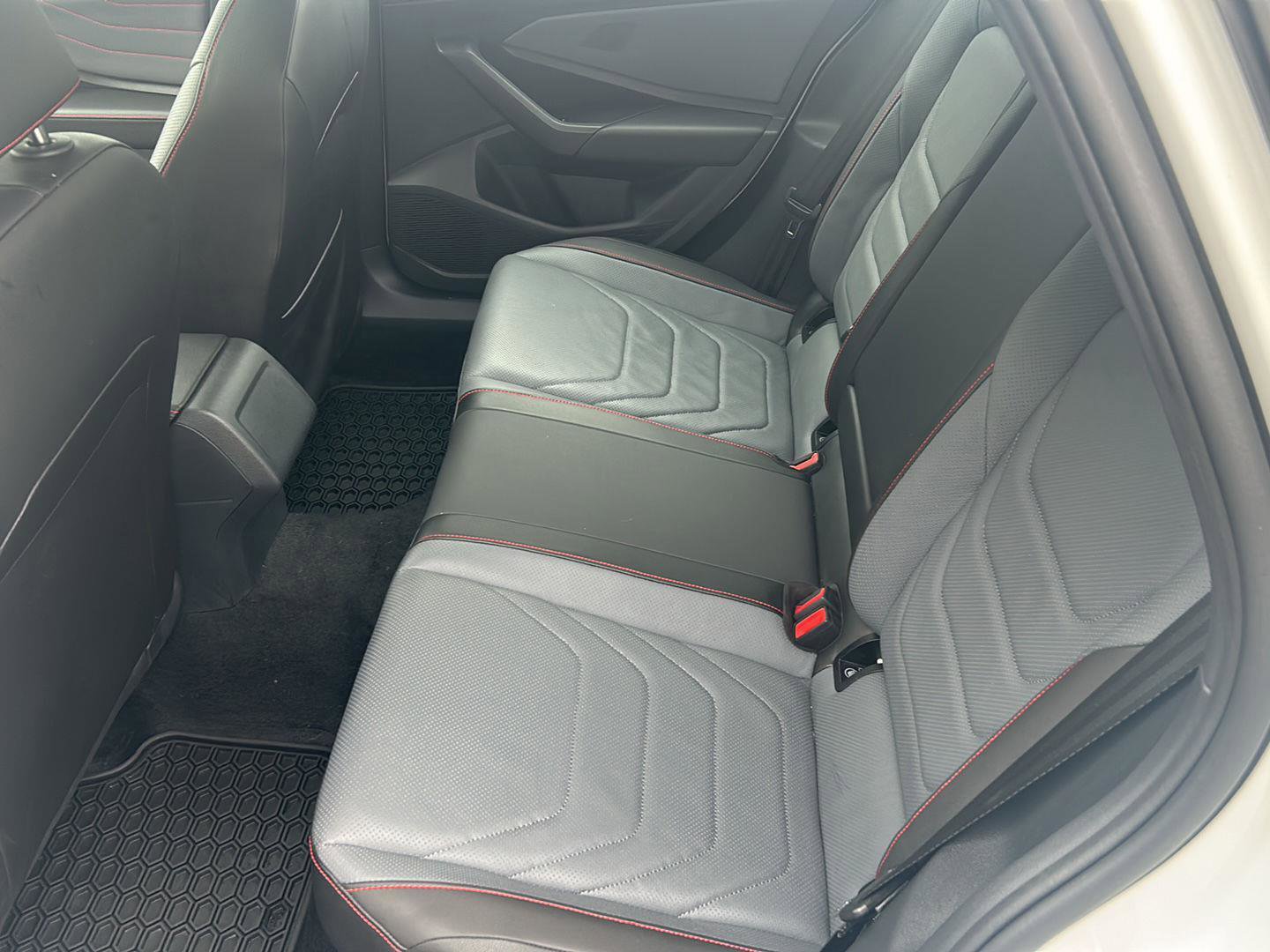 Used 2025 Volkswagen Jetta GLI Autobahn image 8