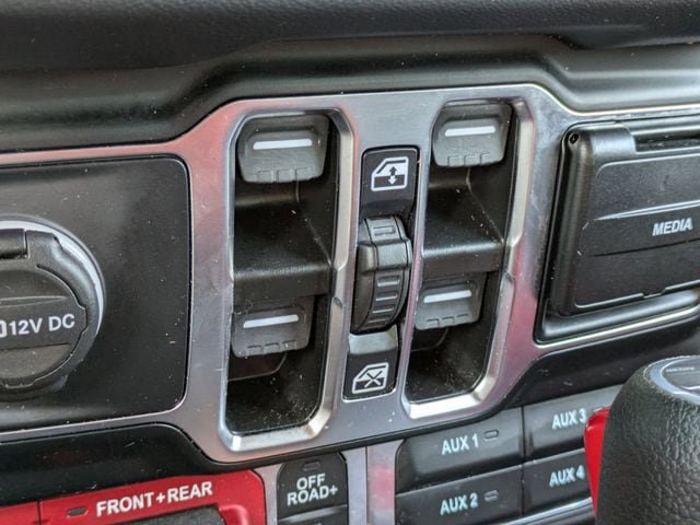Used 2024 Jeep Gladiator Rubicon w/ Technology Group image 26