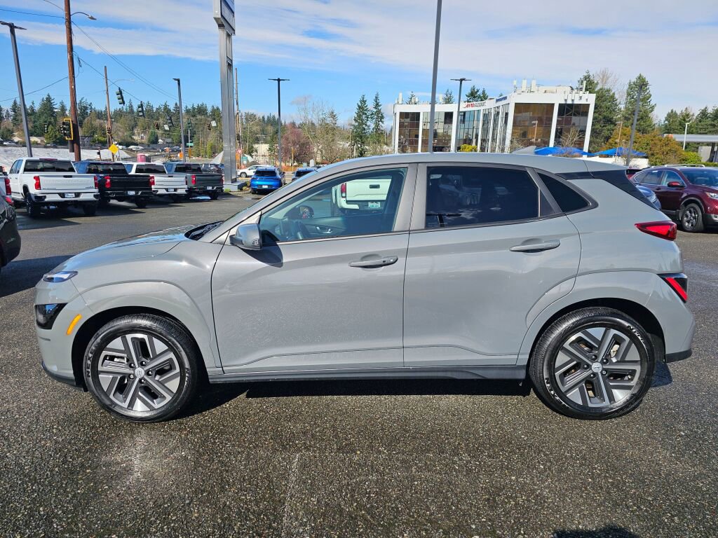 Used 2023 Hyundai Kona SE image 8