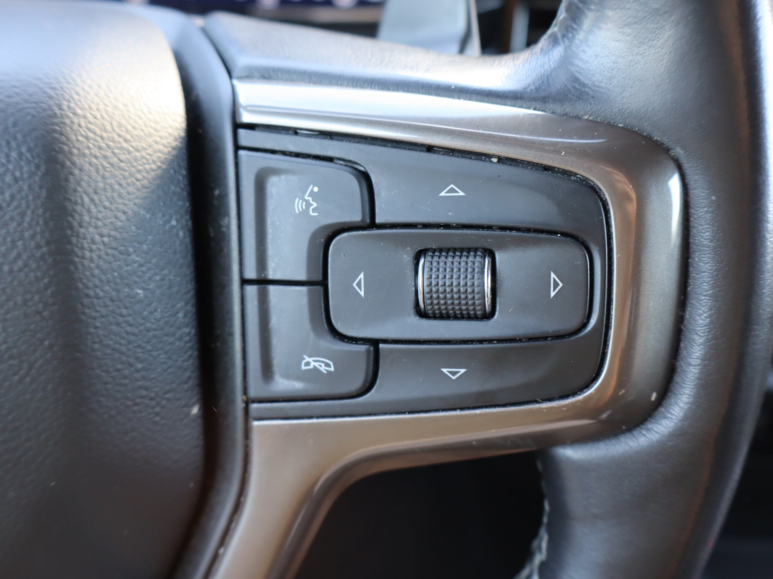 Used 2022 Chevrolet Silverado 1500 High Country w/ High Country Premium Package AWD/4WD image 25