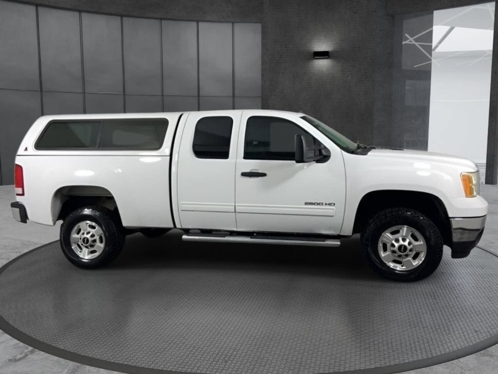 Used 2013 GMC Sierra 2500 SLE w/ SLE Preferred Package AWD/4WD image 4