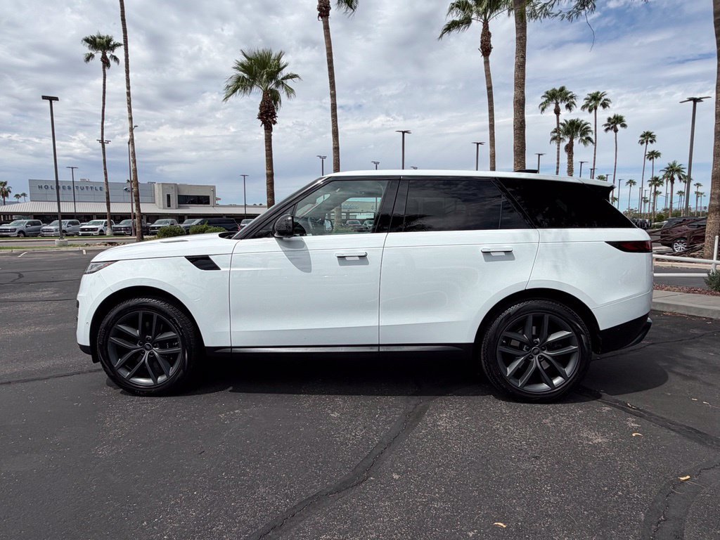 Used 2024 Land Rover Range Rover Sport SE AWD/4WD image 3