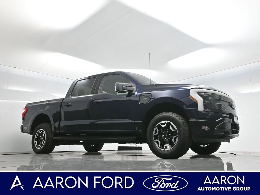 Used 2023 Ford F150 Lightning XLT AWD/4WD image 3