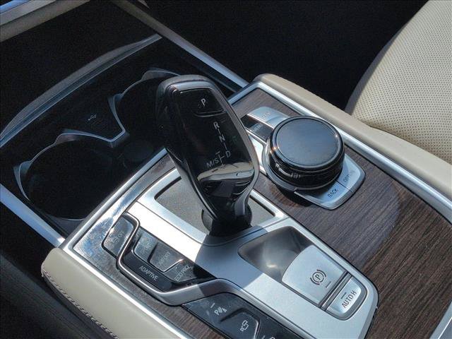 Used 2022 BMW 750i xDrive w/ Executive Package AWD/4WD image 12