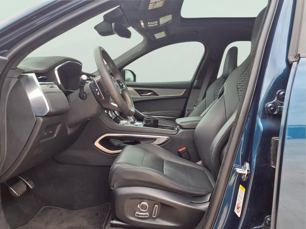 Used 2021 Jaguar F-PACE SVR image 9
