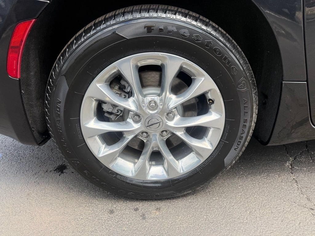 Used 2022 Chrysler Pacifica Touring-L AWD/4WD image 54
