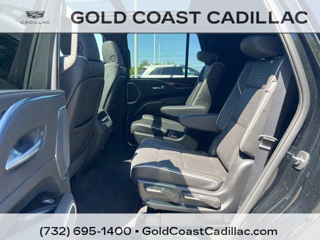 Used 2022 Cadillac Escalade Premium Luxury AWD/4WD image 17